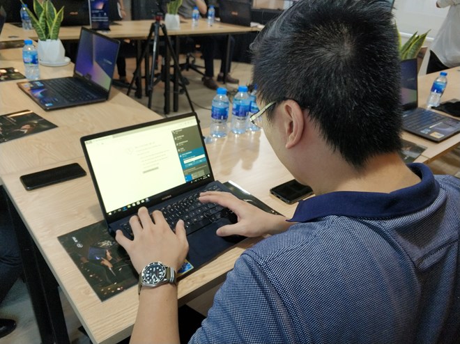 Thông tin với phóng viên Báo điện tử VietnamPlus, đại diện một nhà cung cấp dịch vụ Internet tại Việt Nam cho hay, dự kiến tới 7 giờ ngày 6-7, sự cố trên tuyến cáp quang biển quốc tế AAG vào ngày 16-6 mới bắt đầu được tiến hành sửa chữa.
