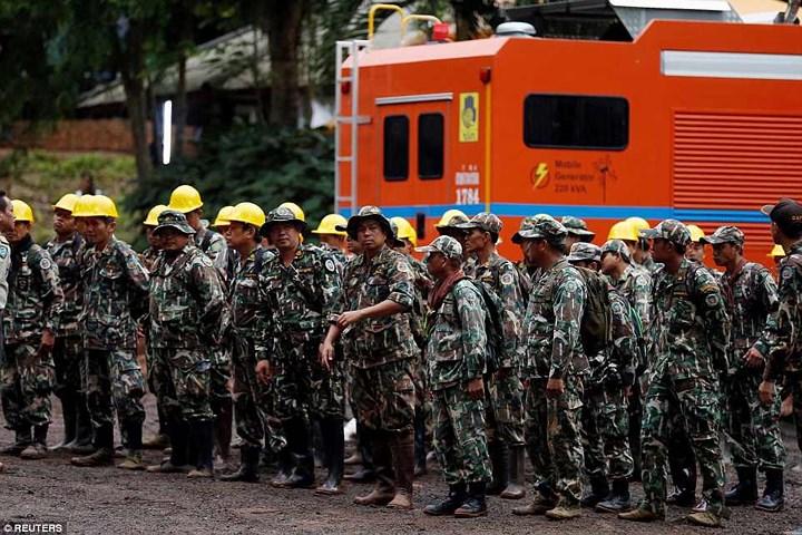 Tuy nhiên, Bộ trưởng Nội vụ Thái Lan Anupong Paojinda vẫn nhấn mạnh tính cấp thiết của việc giải cứu 13 nạn nhân. Ảnh: Reuters.