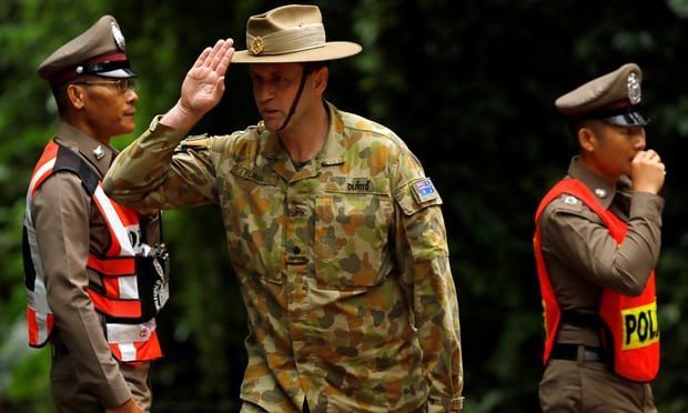 Một thành viên của quân đội Australia tham gia chiến dịch giải cứu (Ảnh: Reuters)