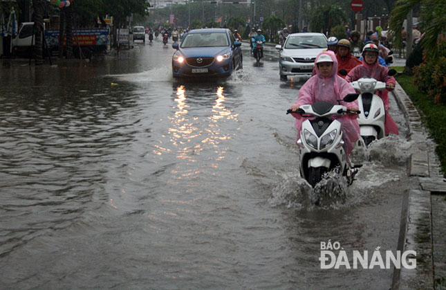 Flooding on a section of Cach Mang Thang Tam Street