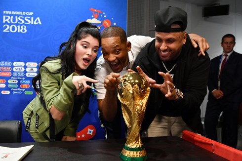 Will Smith(giữa) sẽ trình bày ca khúc chính thức của World Cup 