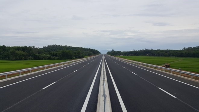  The Da Nang-Quang Ngai Expressway project is scheduled to be opened to traffic late this month 
