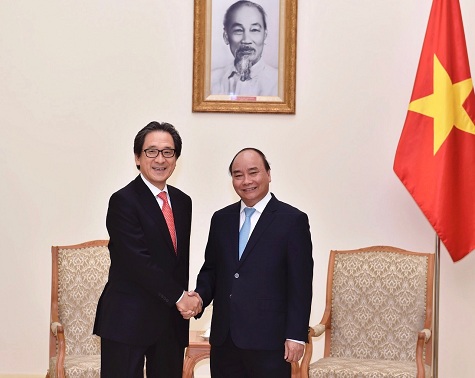 Thủ tướng Nguyễn Xuân Phúc và Chủ tịch Tổ chức Xúc tiến thương mại Nhật Bản (JETRO), ông Hiroyuki Ishige - Ảnh: VGP