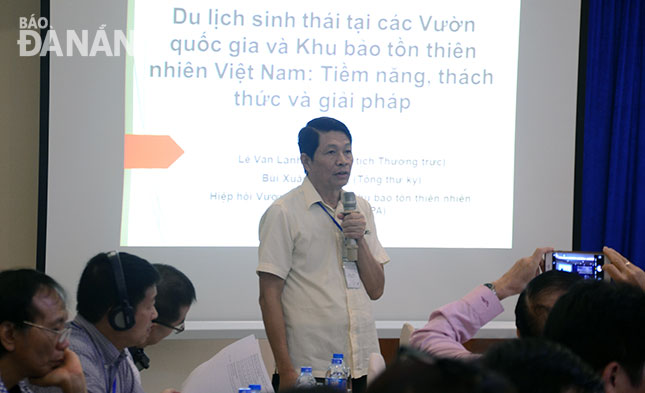 Phó Chủ tịch Thường trực Hiệp hội Vườn quốc gia và Khu bảo tồn thiên nhiên Việt Nam Lê Văn Lanh đặt vấn đề khai thác phát triển du lịch bền vững tại bán đảo Sơn Trà.