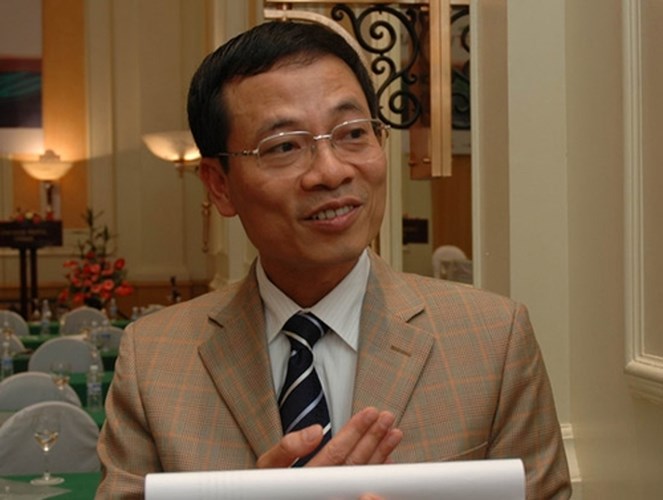   Vào thời điểm năm 1995, ông Nguyễn Mạnh Hùng giữ các vị trí trợ lý kỹ thuật, Phó trưởng phòng rồi Trưởng phòng Đầu tư Phát triển. Đến năm 2000, ông được bổ nhiệm giữ chức Phó giám đốc Công ty Viễn thông Quân đội. (Ảnh: ICTnews)