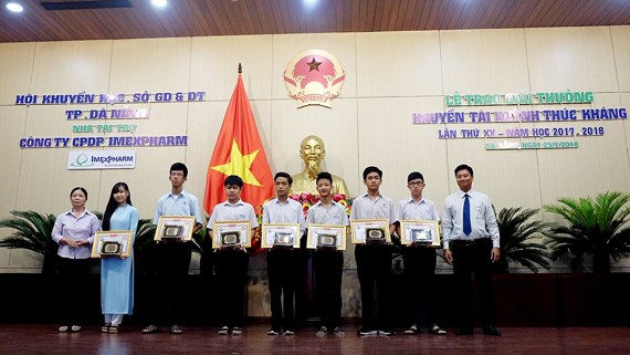 Some of the honourees at the ceremony (Photo: sggp.org.vn)