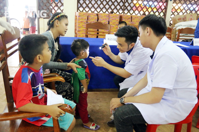 Tình nguyện trên nước bạn Lào