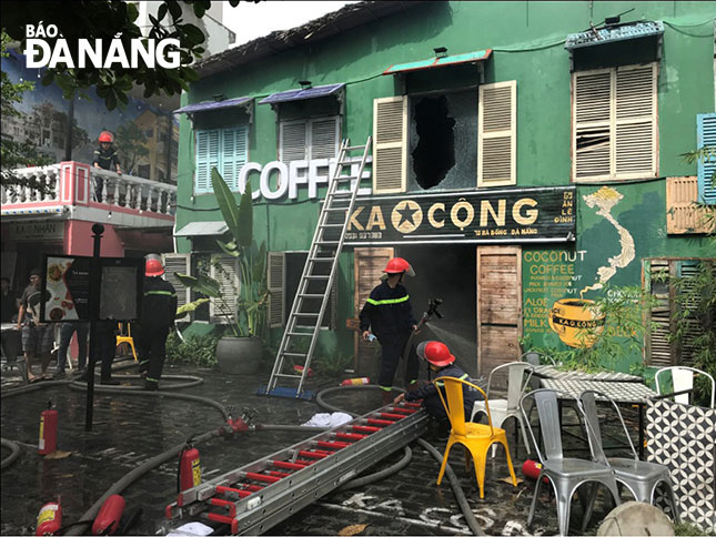 Điều tra nguyên nhân vụ cháy quán cà-phê