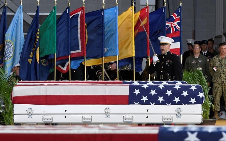 Ngày 1/8, Mỹ đã tổ chức một nghi lễ trọng thể đón hài cốt binh sĩ về quê hương.
