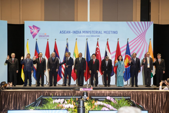 Các Bộ trưởng Ngoại giao ASEAN tham dự hội nghị với đối tác Ấn Độ. 				           Ảnh: TTXVN