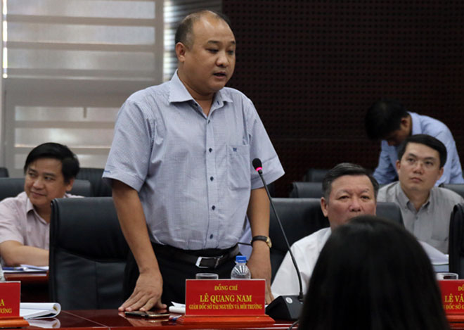 Giám đốc Sở Tài nguyên và Môi trường thành phố Lê Quang Nam phát biểu tại phiên họp