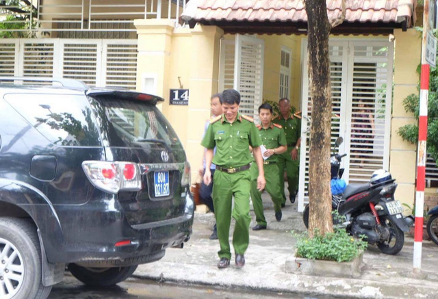 Lực lượng Công an và Viện Kiểm sát khám xét nhà ông Huỳnh Tấn Lộc