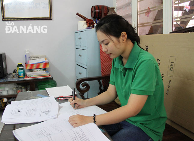 Học bổng “Tiếp sức đến trường” của Mặt trận quận Hải Châu tạo động lực để em Nguyễn Trang Thanh Thanh phấn đấu hơn trong học tập.
