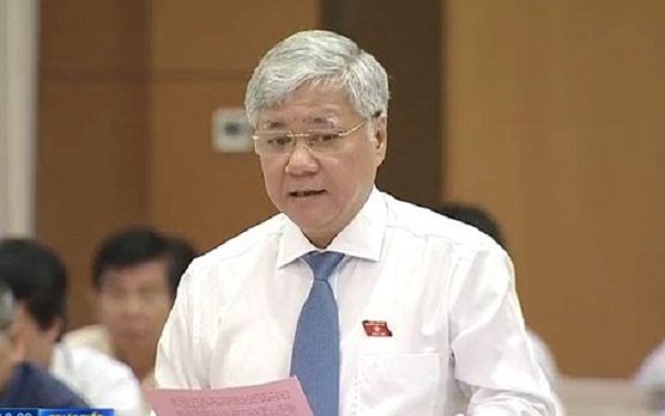 Bộ trưởng, Chủ nhiệm Ủy ban Dân tộc Đỗ Văn Chiến trả lời chất vấn.