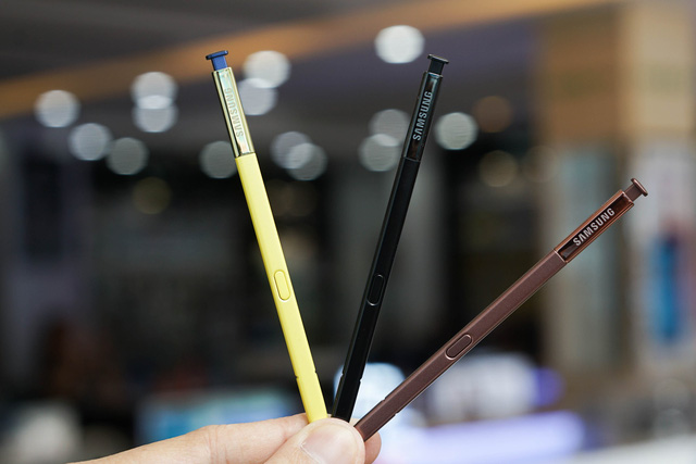 Chiếc bút S Pen trên Galaxy Note9 là sự cải tiến lớn nhất trong phiên bản lần này. Samsung trang bị cho bút công nghệ Bluetooth tiết kiệm năng lượng BLE (Bluetooth Low-Energy) , cho phép chiếc bút này thực hiện được nhiều tính năng hơn.