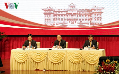 Thủ tướng Chính phủ Nguyễn Xuân Phúc, Phó Thủ tướng, Bộ trưởng Ngoại giao Phạm Bình Minh, cùng Thứ trưởng Bùi Thanh Sơn chủ trì phiên họp.