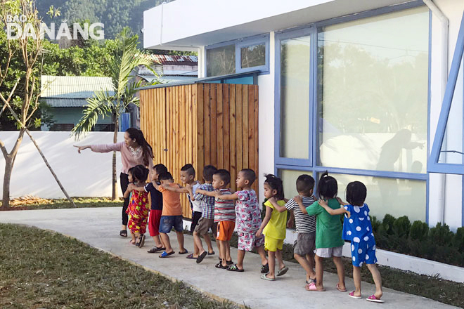 Công tác đầu tư xây dựng trường mầm non ở khu công nghiệp, khu chế xuất được thành phố quan tâm và đẩy mạnh. Trong ảnh: Trung tâm Chăm sóc và giáo dục trẻ mầm non OneSky (quận Liên Chiểu) là ngôi trường mầm non đầu tiên ở Việt Nam theo chuẩn quốc tế dành riêng cho con em công nhân.  Ảnh: NAM BÌNH