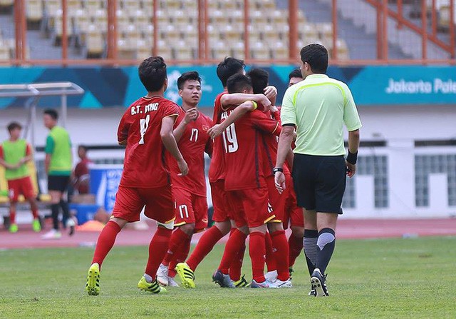 Olympic Việt Nam có sự khởi đầu mỹ mãn khi đánh bại Pakistan 3-0 ở ngày mở màn bảng D môn bóng đá nam Asiad 2018