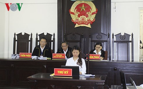 Hội đồng xét xử phúc thẩm do thẩm phán Trương Việt Toàn làm chủ tọa.