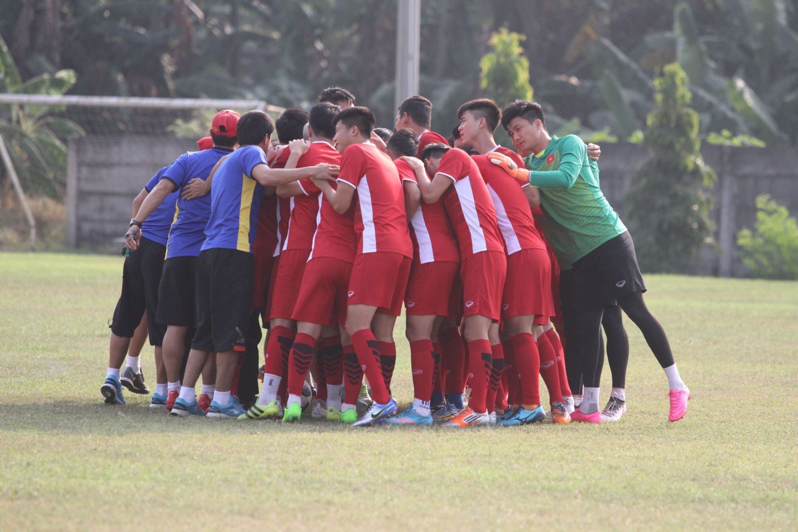 Đội tuyển Olympic Việt Nam đã có buổi tập luyện trên sân Brazilian Soccer School Bekasi.