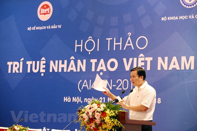 Thứ trưởng Bùi Thế Duy mong muốn các nhà khoa học, chuyên gia cùng tạo thành mạng lưới để phát triển AI Việt Nam. (Ảnh: T.A/Vietnam+)