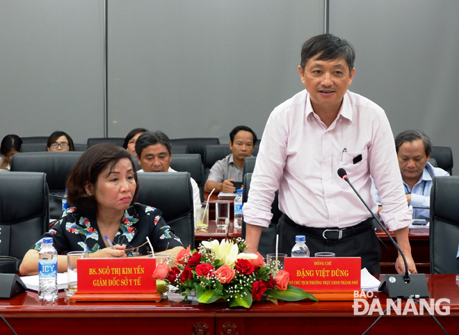 Phó Chủ tịch Thường trực UBND thành phố Đặng Việt Dũng phát biểu tại buổi làm việc. 		    Ảnh: PHAN CHUNG