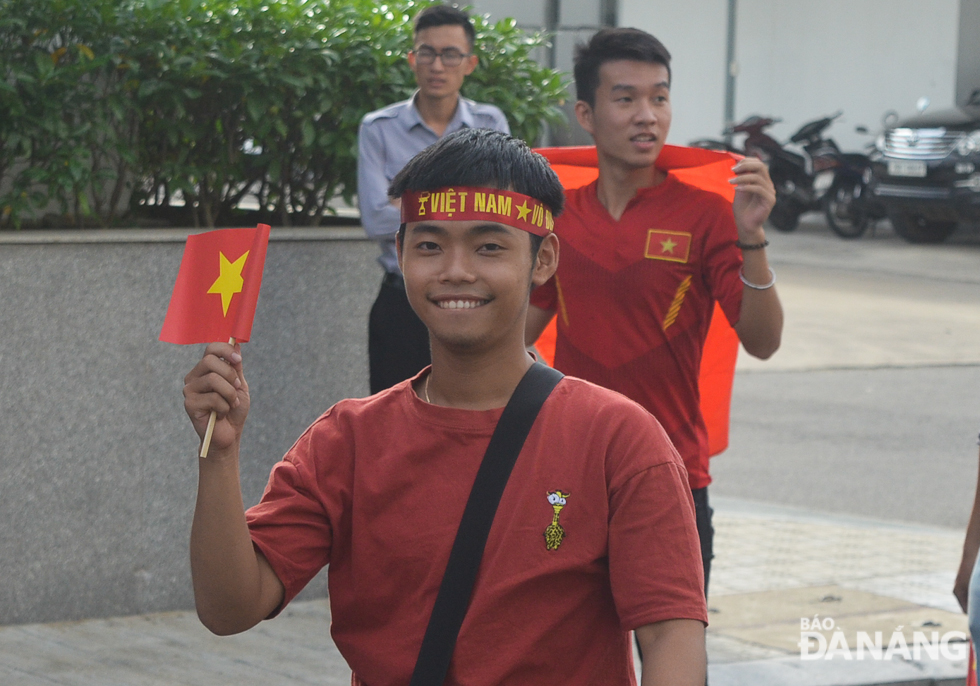 Mặc dù Hàn Quốc là đối thủ mạnh, nhưng ai cũng hy vọng Việt Nam sẽ giành thắng lợi để tạo nên lịch sử. Ảnh: XUÂN SƠN