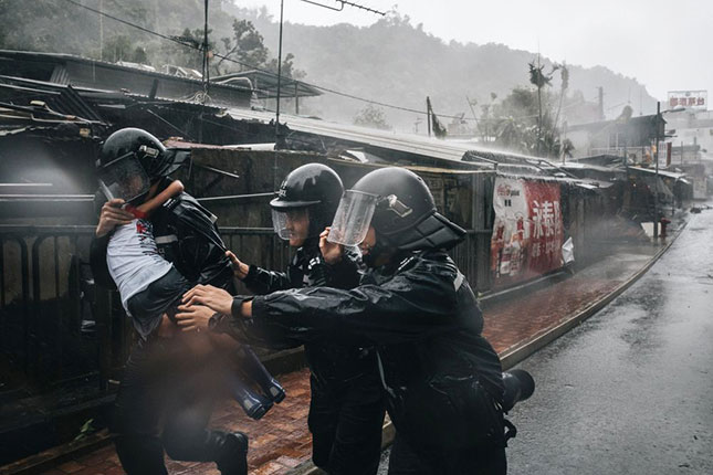 Ứng phó siêu bão Mangkhut, Hong Kong cảnh báo mức cao nhất