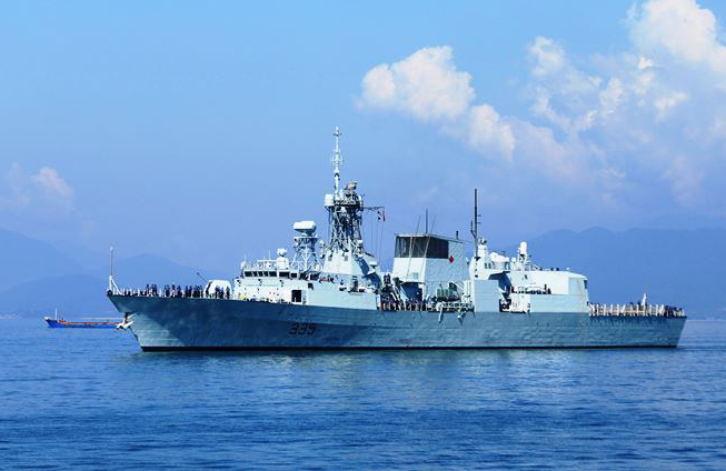Tàu Hải quân Hoàng gia Canada thăm Đà Nẵng