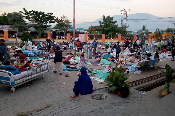 Hiện trường tan hoang sau trận động đất, sóng thần ở Indonesia