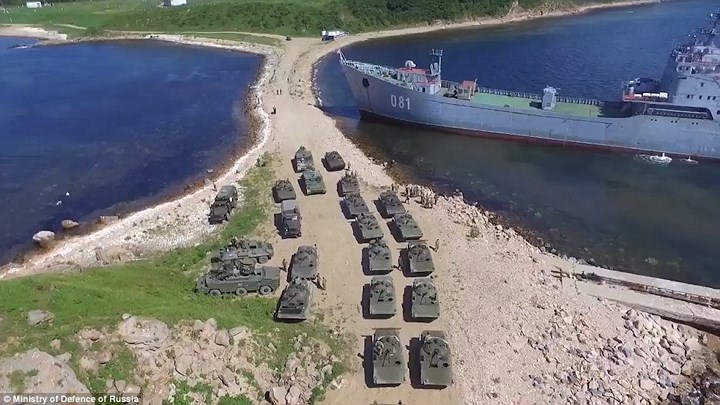 Tất cả các thiết bị quân sự khắp nước Nga đã được đưa đến các khu vực diễn tập ở vùng Viễn Đông bằng đường sắt và máy bay vận tải quân sự. Ảnh: Bộ Quốc phòng Nga.