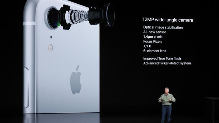 IPhone XR có một máy ảnh duy nhất ở mức 12 megapixel, với một ống kính góc rộng.