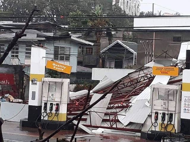 Theo Guardian, ít nhất 14 người đã thiệt mạng tại Philippines sau khi bão Mangkhut kéo theo mưa lớn và gió mạnh càn quét các khu vực trong ngày 15/9. (Ảnh: Reuters)