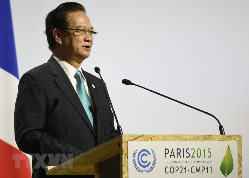 Thủ tướng Nguyễn Tấn Dũng phát biểu tại phiên họp toàn thể Hội nghị cấp cao lần thứ 21 Công ước khung của Liên hợp quốc về biến đổi khí hậu tại Paris (Pháp) ngày 31/11/2015. (Ảnh: Tư liệu TTXVN)