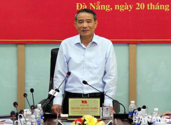 Bí thư Thành ủy Trương Quang Nghĩa phát biểu kết luận tại buổi làm việc với Ban Thường vụ Đảng ủy Tổng Công ty Điện lực miền Trung.  		                            Ảnh: Q.KHẢI