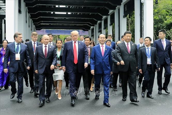 Chủ tịch nước Trần Đại Quang, Tổng thống LB Nga Vladimir Putin, Tổng thống Hoa Kỳ Donald Trump, Chủ tịch Trung Quốc Tập Cận Bình và các Trưởng đoàn sau khi kết thúc Phiên họp kín thứ nhất Hội nghị các Nhà lãnh đạo Diễn đàn Hợp tác kinh tế Châu Á-Thái Bình Dương (APEC) lần thứ 25, ngày 11/11/2017, tại thành phố Đà Nẵng.
