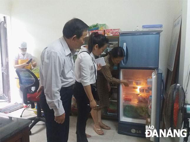 Thường trực HĐND phường Hải Châu 1 thành lập Đoàn giám sát kiểm tra thực tế một số cơ sở trên địa bàn về các điều kiện bảo đảm an toàn thực phẩm.