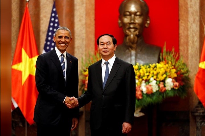 Chủ tịch nước Trần Đại Quang cũng từng bắt tay với vị tiền nhiệm của ông Trump, là Tổng thống Mỹ Barack Obama, ngay tại Phủ Chủ tịch vào tháng 5-2016. Ảnh: Reuters.