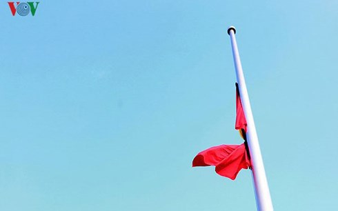Các cơ quan, công sở trong cả nước và các cơ quan đại diện của Việt Nam ở nước ngoài treo cờ rủ trong 2 ngày Lễ Quốc tang Chủ tịch nước Trần Đại Quang.