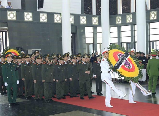 Đoàn Học viện Chính trị Công an nhân dân viếng Chủ tịch nước Trần Đại Quang. Ảnh: TTXVN