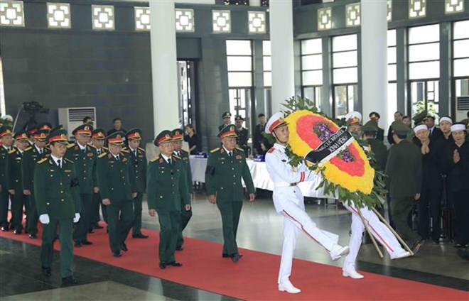 Đoàn Tổng cục II (Bộ Quốc phòng) viếng Chủ tịch nước Trần Đại Quang. Ảnh: TTXVN