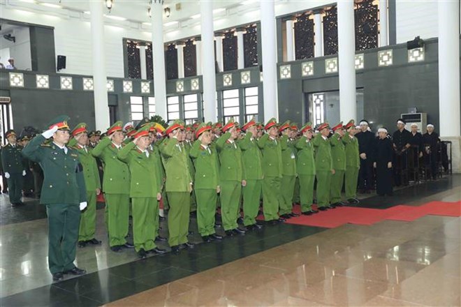 Đoàn Bộ Tư lệnh Cảnh sát cơ động (Bộ Công an) viếng Chủ tịch nước Trần Đại Quang. Ảnh: TTXVN