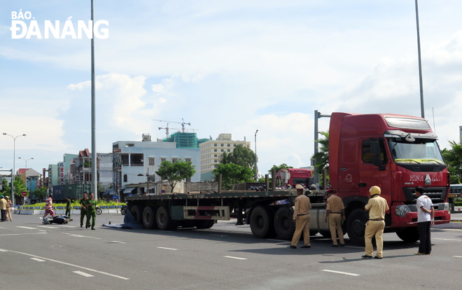 Vụ tai nạn giao thông nghiêm trọng ở đường Ngô Quyền do xe đầu kéo gây ra ngày 13-9. Ảnh: NGỌC PHÚ