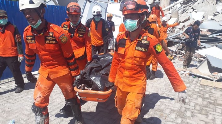 Tính đến ngày 30/9, các nhà chức trách cho biết đã có 1.203 người thiệt mạng vì thảm họa động đất, sóng thần ở Indonesia. Ảnh: Twitter 