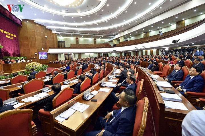Tại Hội nghị lần này, Bộ Chính trị trình Ban Chấp hành Trung ương xem xét, quyết định một số vấn đề quan trọng khác, trong đó có quyết định thành lập các tiểu ban chuẩn bị Đại hội XIII của Đảng. 