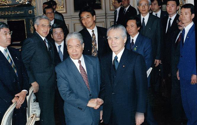 Thủ tướng Nhật Bản Tomiichi Murayama và Tổng Bí thư Đỗ Mười trong khuôn khổ chuyến thăm chính thức Nhật Bản từ 18-19/4/1995. Ảnh: Xuân Lâm - TTXVN