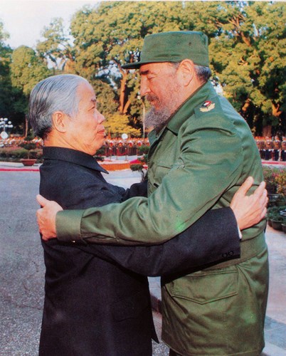 Đồng chí Đỗ Mười tiếp Chủ tịch Cuba Fidel Castro sang thăm hữu nghị Việt Nam, ngày 28/12/1995.