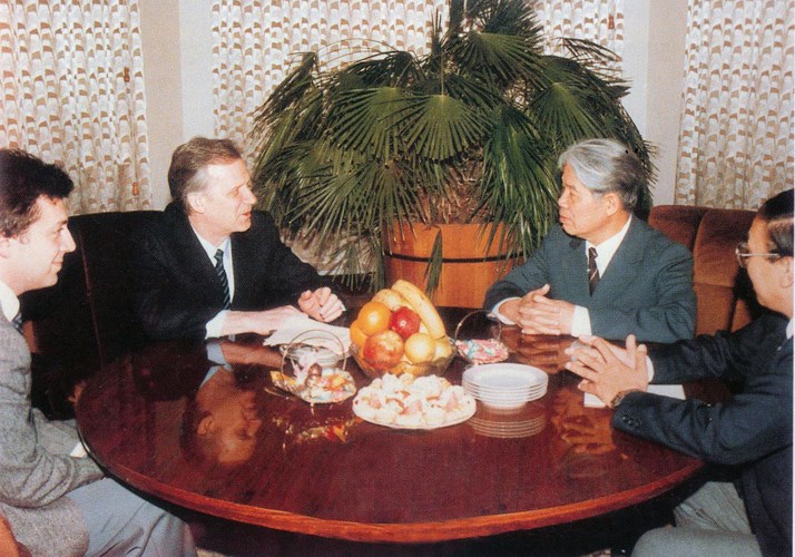 Đồng chí Đỗ Mười và đồng chí Ryzhkov, Chủ tịch Hội đồng Bộ trưởng Liên Xô trong chuyến thăm Liên Xô.