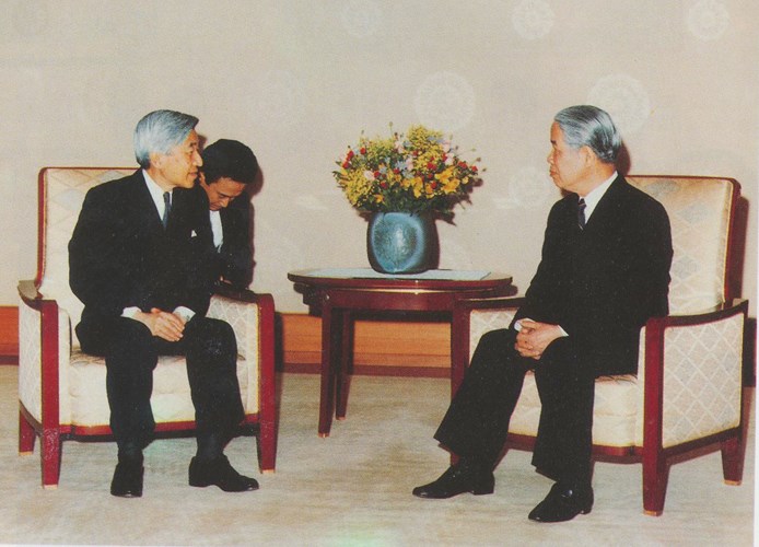 Vua Nhật Bản tiếp đồng chí Đỗ Mười trong chuyến thăm Nhật Bản, tháng 4/1995.