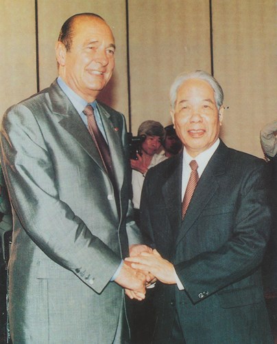 Đồng chí Đỗ Mười tiếp Tổng thống Pháp Jacques Chirac sang thăm Việt Nam, ngày 12/11/1997. 